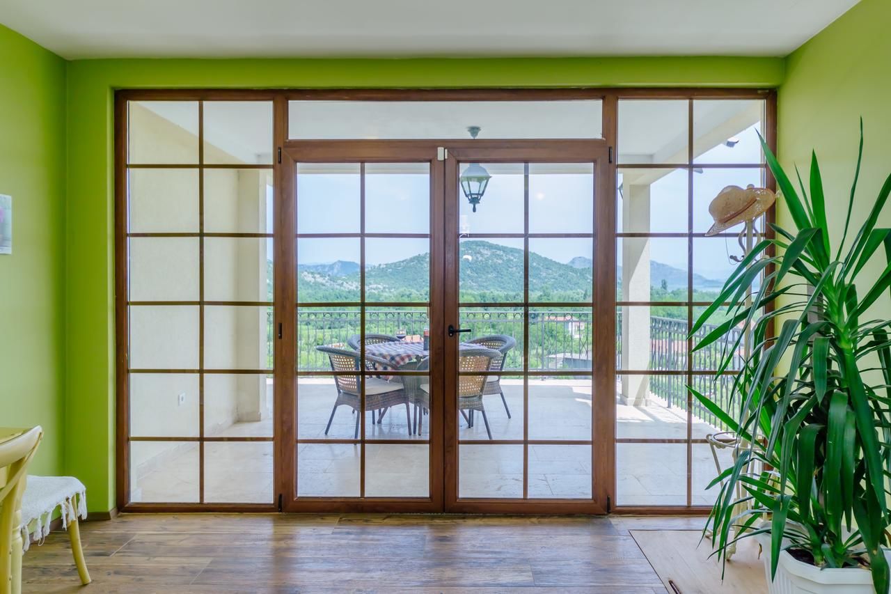 Загородные дома RUSTIC HOUSE LEKOVIĆ Вирпазар-21